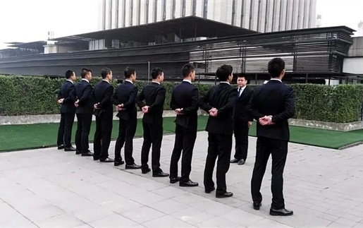 长沙揭秘：如何选择靠谱的收债公司？老司机给你支招